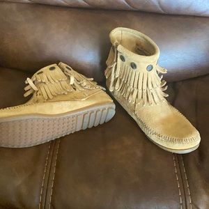 Fringe boots